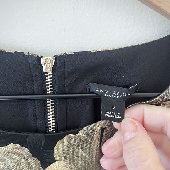 Ann Taylor Factory Sz 10 Black Gold Foil Floral Sleeveless Dress Fit & Flare - Picture 7 of 8